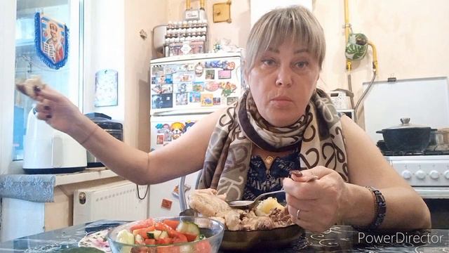 Маленько перекусить надо , Мукбанг , ну очень вкусно 😋 атака хейта в вк , но я держусь почти 🤦🏻♀ смотреть онлайн