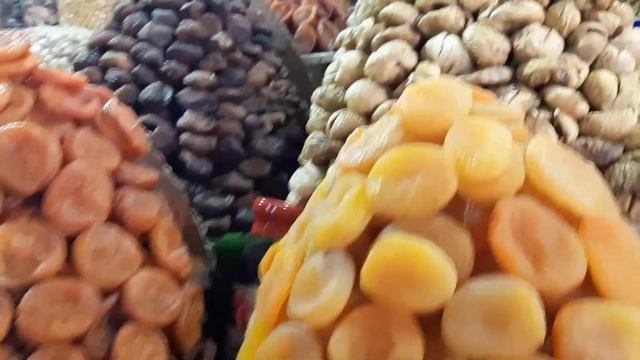 Выбор сухофруктов у нас на рынке. смотреть онлайн