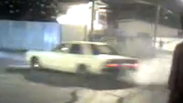 RB20 NISSAN BLUEBIRD DOUGHNUTS смотреть онлайн