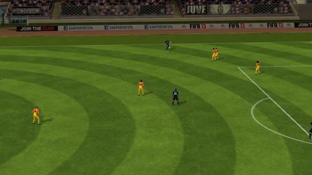 Вратарь не вовремя упал FIFA 13 iPhone/iPad - Juventus vs. FC Barcelona смотреть онлайн