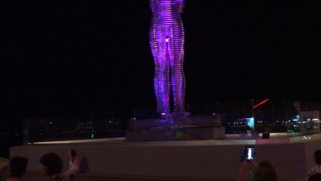 Двигающиеся скульптуры. Статуя Али и Нино в Батуми. смотреть онлайн