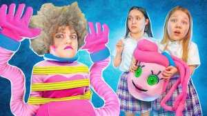 Mommy long legs has become a scary teacher 3D! Xenia in FNAF School 9 in real life!