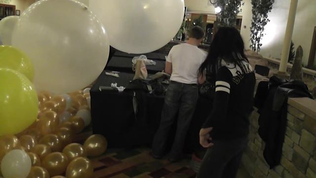 Elle-nye-balloons-looner.MTS