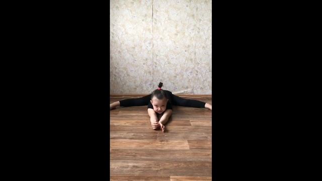 ТРЕНИРОВКА ПО ГИМНАСТИКЕ ДЛЯ САМЫХ МАЛЕНЬКИХ ? смотреть онлайн