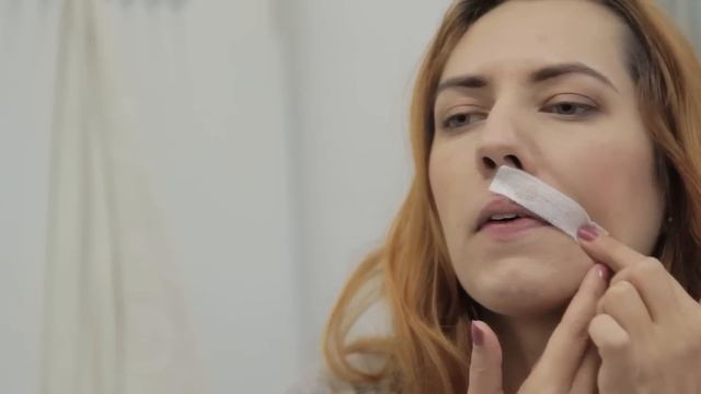 trhání chloupků pod nosem cukrovou pastou смотреть онлайн