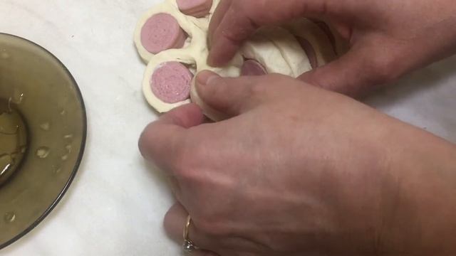 СОСИСКА в СЛОЕНОМ ТЕСТЕ в духовке смотреть онлайн