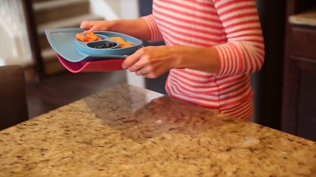 Обзор «Ezpz Тарелка детская Happy Mat цвет голубой» смотреть онлайн