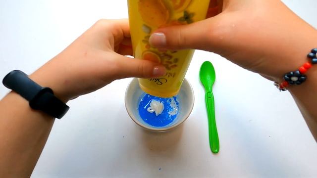 Как сделать слайм без тетрабората / Слайм из мела своими руками / Рецепты лизунов от подписчиков смотреть онлайн