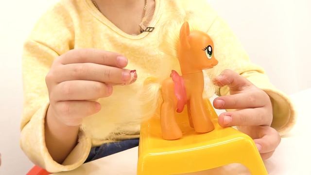 Подарок для Литл Пони! Игрушки в спа-салоне. смотреть онлайн