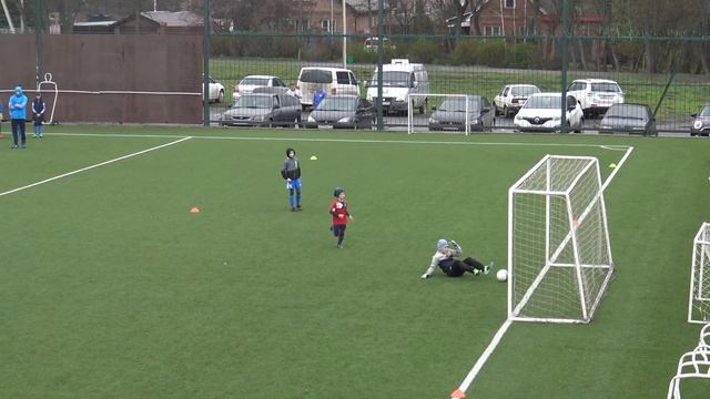 Гол Германа Попова "Академия-2010 5:0 Смена-ДЮСШ-6-1-2010 Первенство Ростова 13.4.2019 8:45" смотреть онлайн