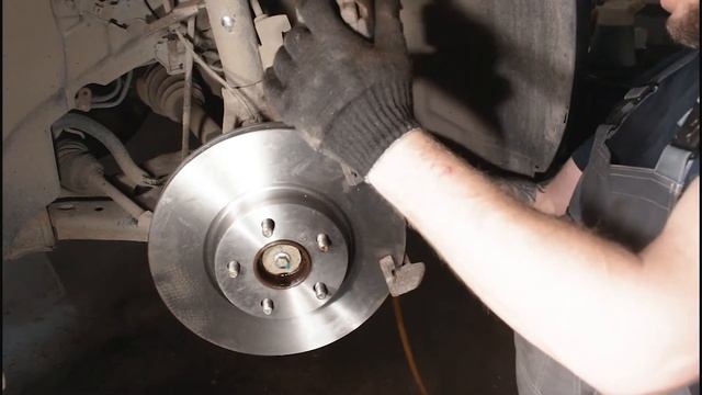 Замена передних тормозных колодок и дисков Ford Mondeo 4 смотреть онлайн