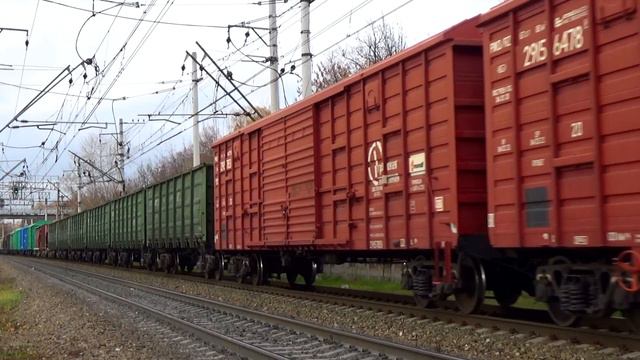 "Десятка из Волховстроя!" Электровоз ВЛ10-1571 с грузовым поездом смотреть онлайн