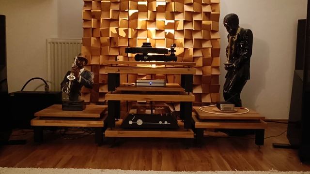 Martin Logan speakers & Bluesound Node X streamer/DAC ! смотреть онлайн