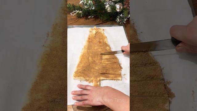 MAKE CHRISTMAS TREE OUT OF PIZZA DOUGH, (fast, yummy & festive ) #christmastree #idea #pizzadough смотреть онлайн