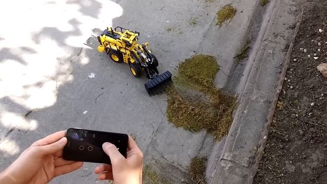 SBrick Application Test On Windows Phone With LEGO® Technic 42030 Volvo