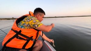 Ловля леща с лодки на зимнюю удочку