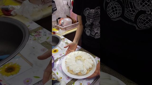 Подготовка к Новому году ??☃️?❄??готовим Меренговый венок и салатик Цезарь ??✨ смотреть онлайн