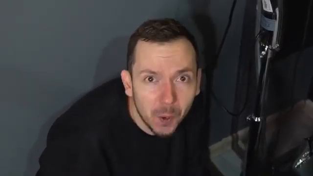 Последнее время часто попадаются такие паразиты👾 А как вы думаете, кто всё таки сообразительнее му смотреть онлайн