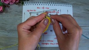 Вязаные спицами брюки.