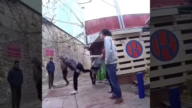 как вырубить человека с одного удара смотреть онлайн