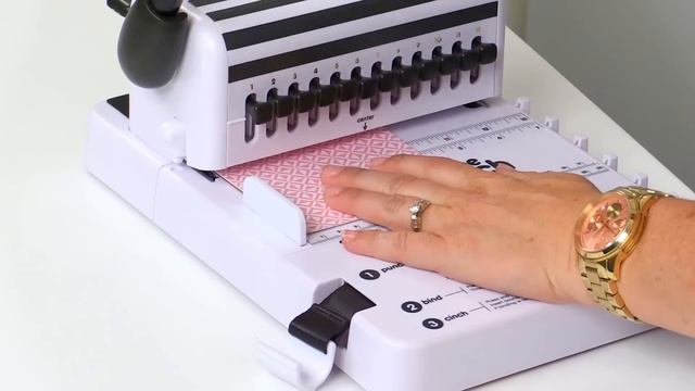 HOW TO USE THE HEIDI SWAPP CINCH & CINCH KITS смотреть онлайн