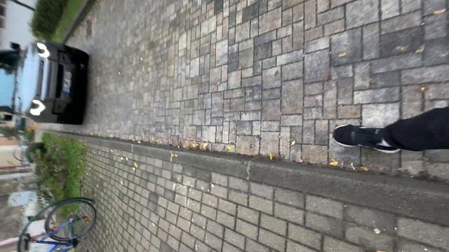 Girl run over my feet. Land Rover Defender 2316 kg ♥ смотреть онлайн