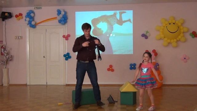 Папа дома падает от усталости смотреть онлайн