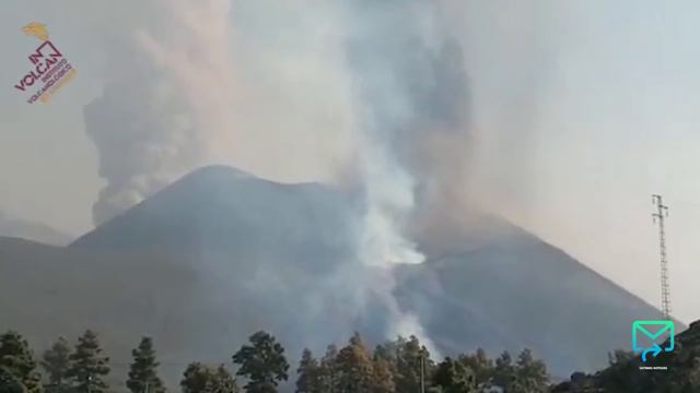Espectacular imágenes de la colada de lava del volcán en La Palma avanzando en la zona de Tacande смотреть онлайн