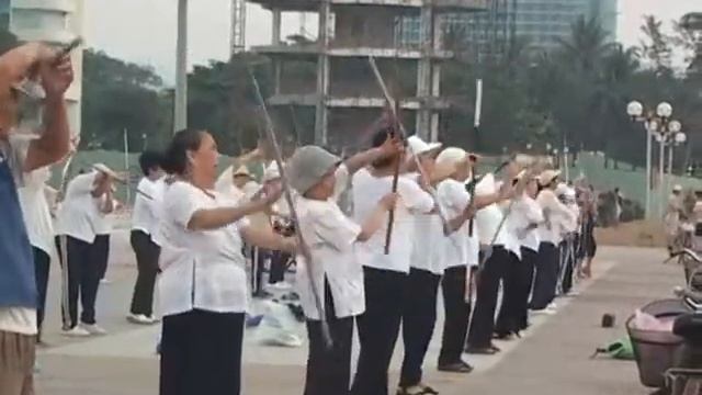 Vietnam, Nha Trang, morning exercise Вьетнам, Нья Чанг, утро смотреть онлайн