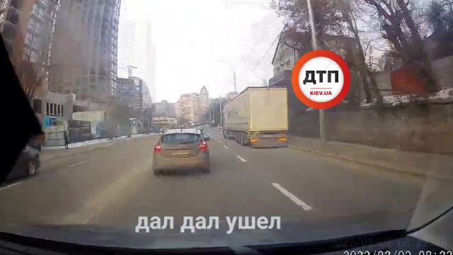 Киев. Печерск. Куда нащадок спешит?  чем помочь?