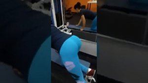 Махи ногами с лавки в кроссовере