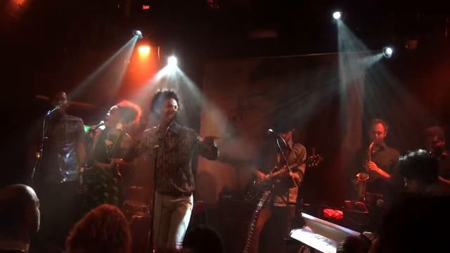 Jeangu Macrooy - Ablaze - Live at Bitterzoet смотреть онлайн