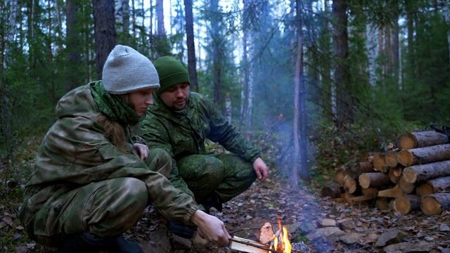 БЫТ В ЛЕСНОЙ ИЗБЕ | ОХОТА | ДЕРЕВЕНСКАЯ ЕДА ИЗ СВОИХ ПРОДУКТОВ | УРАЛ | ЛЕС смотреть онлайн