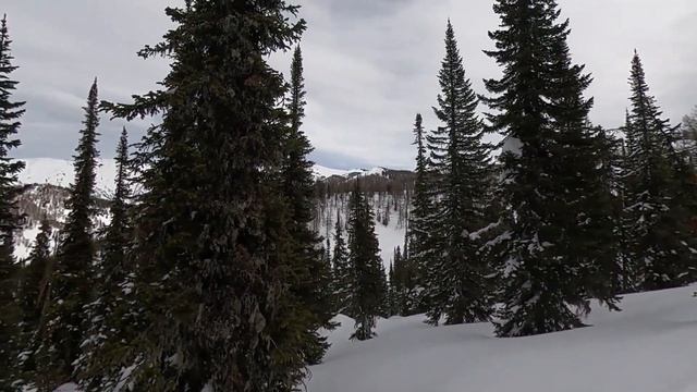 Апрель - самый пляжный сезон для снегоходчиков в горах Риддера. смотреть онлайн