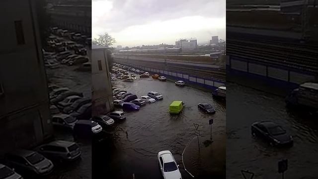 Потоп в Новосибирске 16.07.2013 Ливень Машины тонут смотреть онлайн