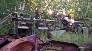 ЧЕРНОБЫЛЬСКАЯ ЗОНА ОТЧУЖДЕНИЯ. РАДИОАКТИВНОЕ СЕЛО КОПАЧИ. МОГИЛЫ. САДИК. ФЕРМА