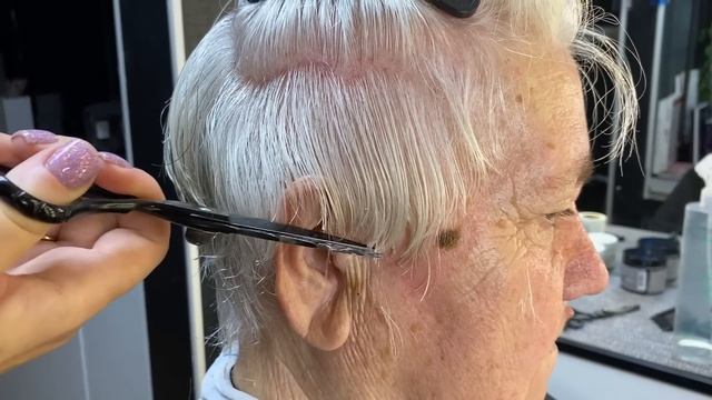 Стрижка - ВОР ВРЕМЕНИ ✂ Женская короткая стрижка 60+ ДЛЯ ОЧЕНЬ СЕДЫХ ВОЛОС смотреть онлайн