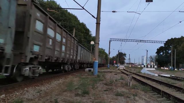 Тепловоз ЧМЭ3-3633 с грузовым поездом смотреть онлайн