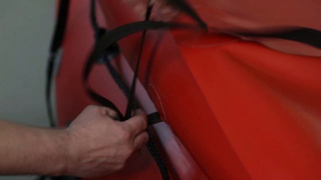 Видео-инструкция по правильному сворачиванию и упаковке лодок SOLAR ! смотреть онлайн