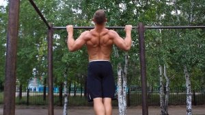 КАК НАКАЧАТЬ МОЩНУЮ И ШИРОКУЮ СПИНУ НА ТУРНИКАХ