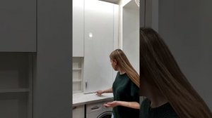 Кухня, установлена в хрущевке, закрыли газовую колонку, трубы.