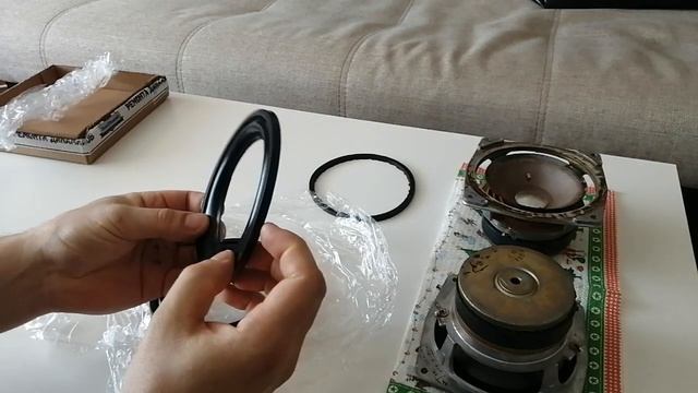 Распаковка посылки с подвесами для динамиков. смотреть онлайн