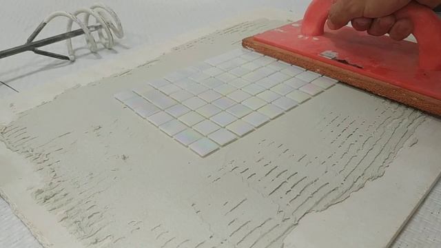 Как клеить мозаику, чтобы потом не чистить швы. смотреть онлайн