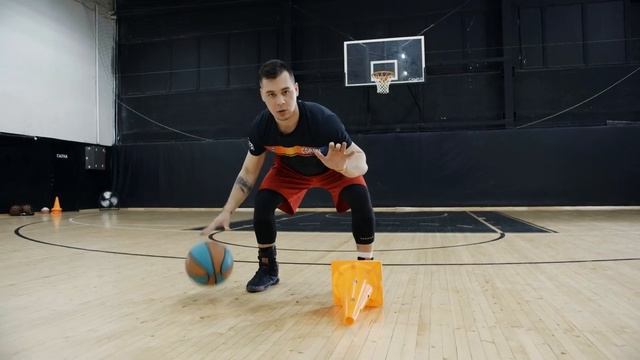 Тренировка дриблинга. Упражнения с конусом смотреть онлайн