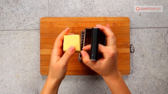 Современные пироги - из слоеного теста, с колбасой и солеными огурцами! смотреть онлайн