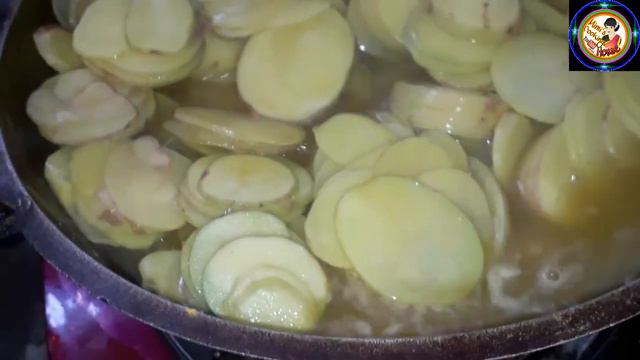 খুব সহজে তৈরি করুন আলুর চিপস | How To Make Potato chips | Potato Wafers /Aloo Chips смотреть онлайн