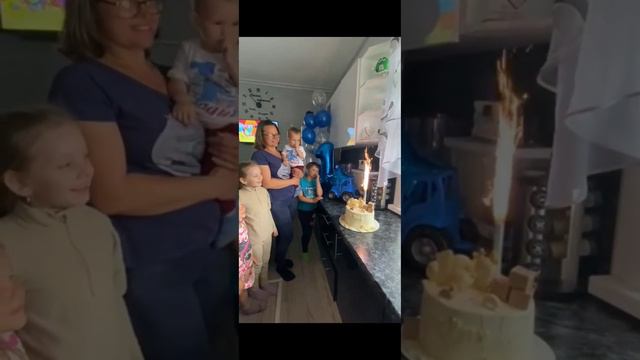 нашему Семёну #младшенькому 1⃣ годик🥳#годик#деньрождения#дети#семëн смотреть онлайн