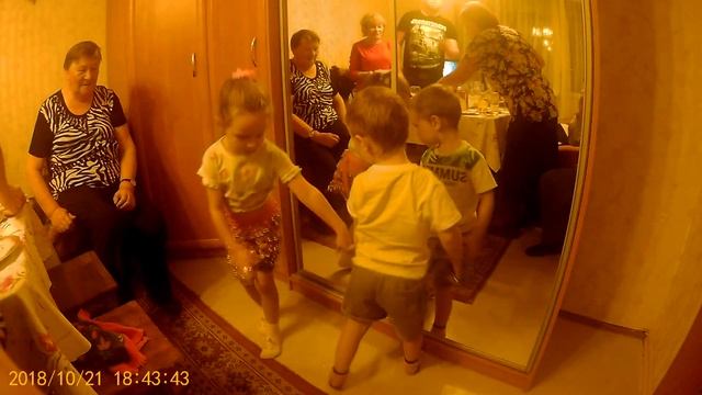 Кавалер не приставать, с меня юбку не снимать. смотреть онлайн
