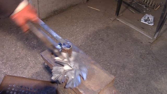 Виноградный лист. Художественная ковка металла. смотреть онлайн