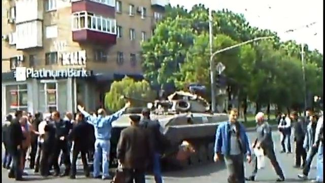 Ужас!!!!!!Мариуполь. Танки громят все!!!!!!!!!!!!!!!!!!!!!!! 09.05.2014 смотреть онлайн